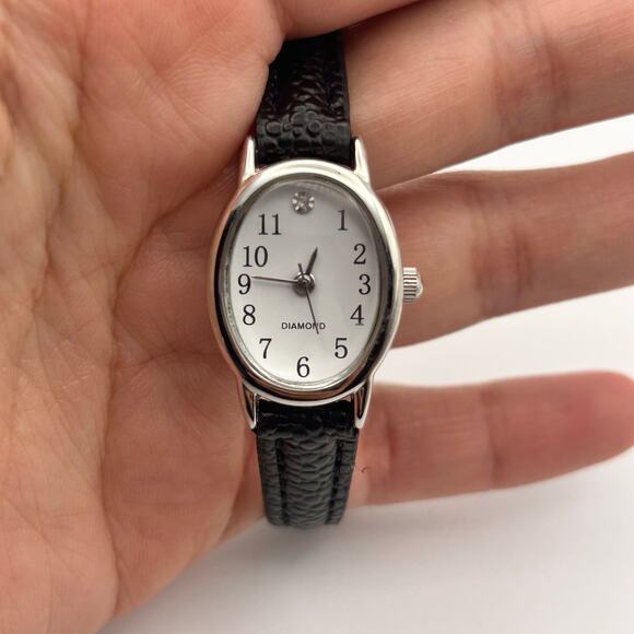 Women’s Diamond Silver Tone Black Leather Fashion Watch Working New Battery - Picture 1 of 8
